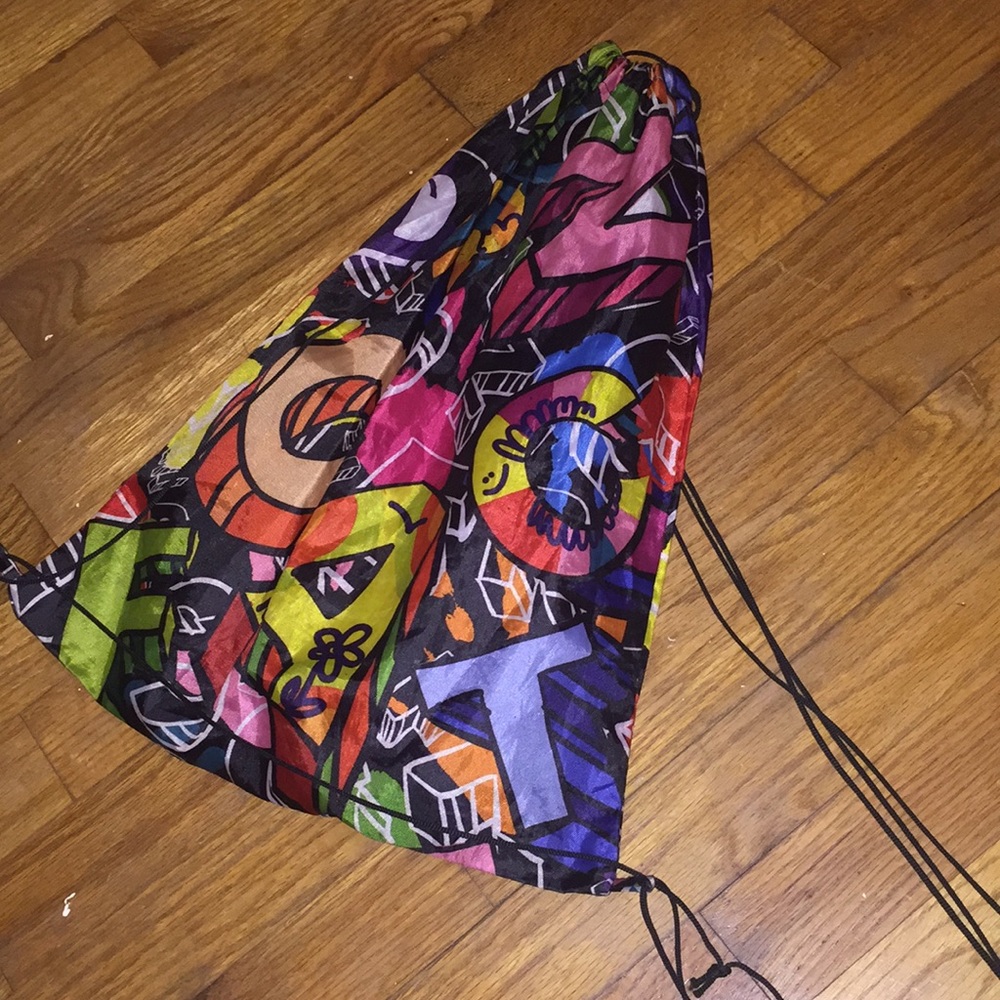 Stylish drawstring bag